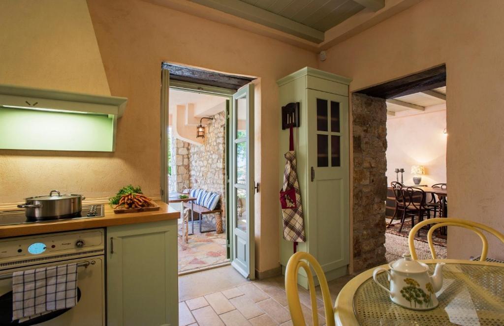 Kyparissia Old Town Lodge With Amazing Sea View Екстериор снимка