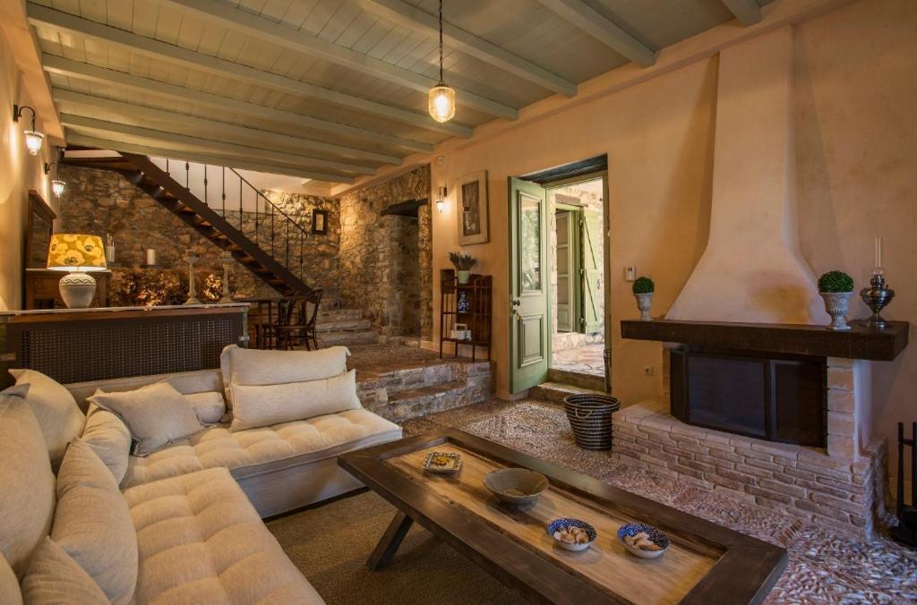 Kyparissia Old Town Lodge With Amazing Sea View Екстериор снимка