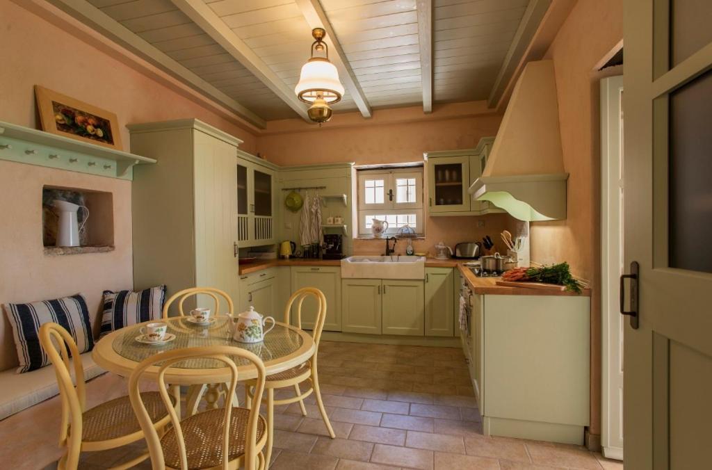 Kyparissia Old Town Lodge With Amazing Sea View Екстериор снимка